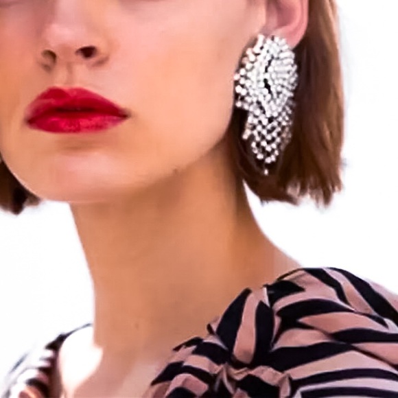 ⚜️[𝟯/$𝟯𝟴]⚜️NEW Large Floral Rhinestone Statement Earrings - Picture 2 of 8